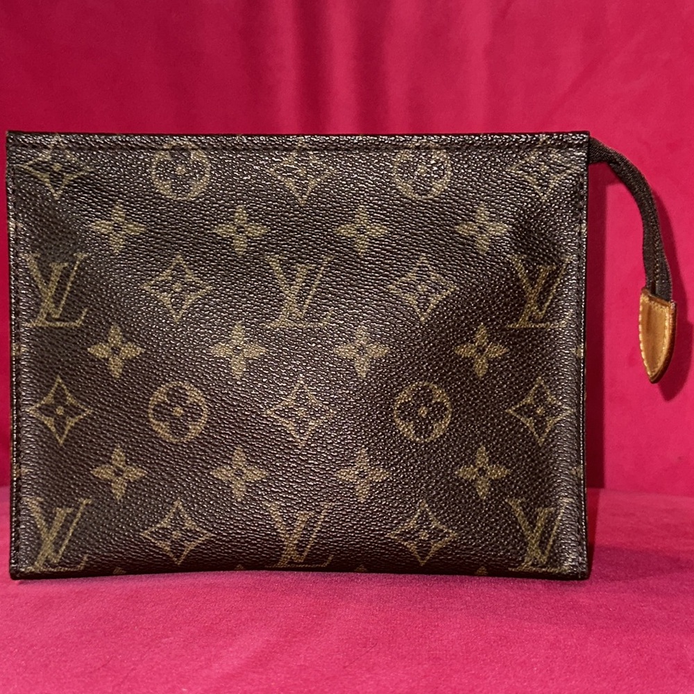 Louis Vuitton monogram toiletries pouch 19 cosmetic case clutch